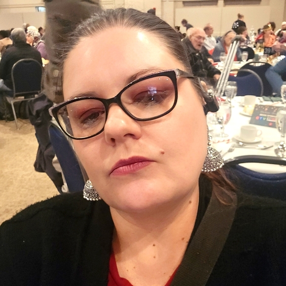 Meet your Posher, Angie - Picture 1 of 1